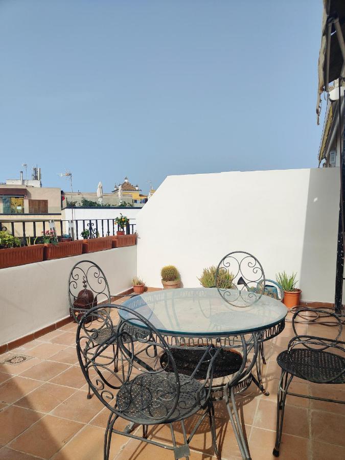 Lovely 1-Bedroom Loft With Terrace. Amazing View. Севілья Екстер'єр фото