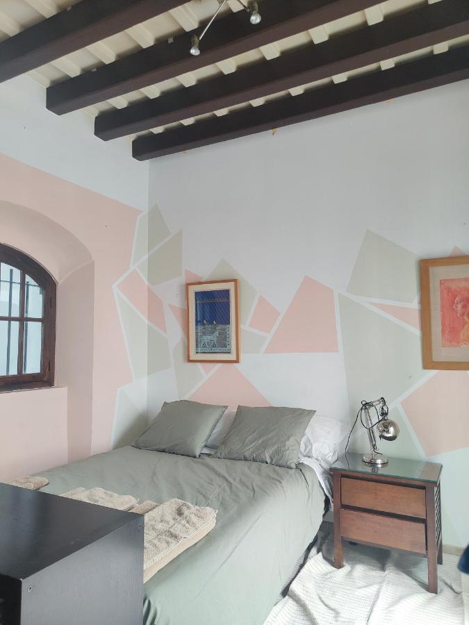 Lovely 1-Bedroom Loft With Terrace. Amazing View. Севілья Екстер'єр фото